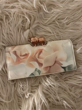 Ted Baker Floral Clasp Wallet - Cream & Peach